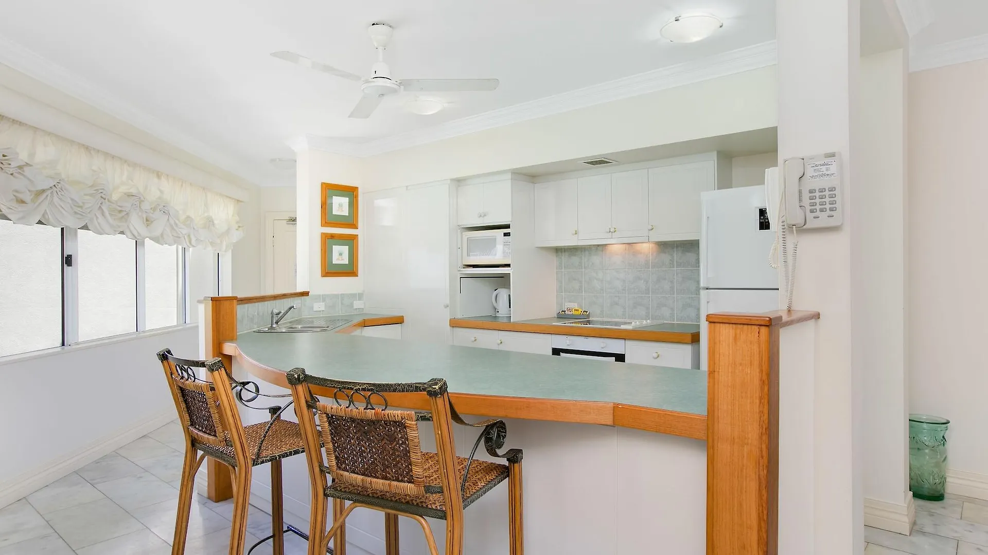 **** Aparthotel On The Beach Apartments Trinity Beach Australien