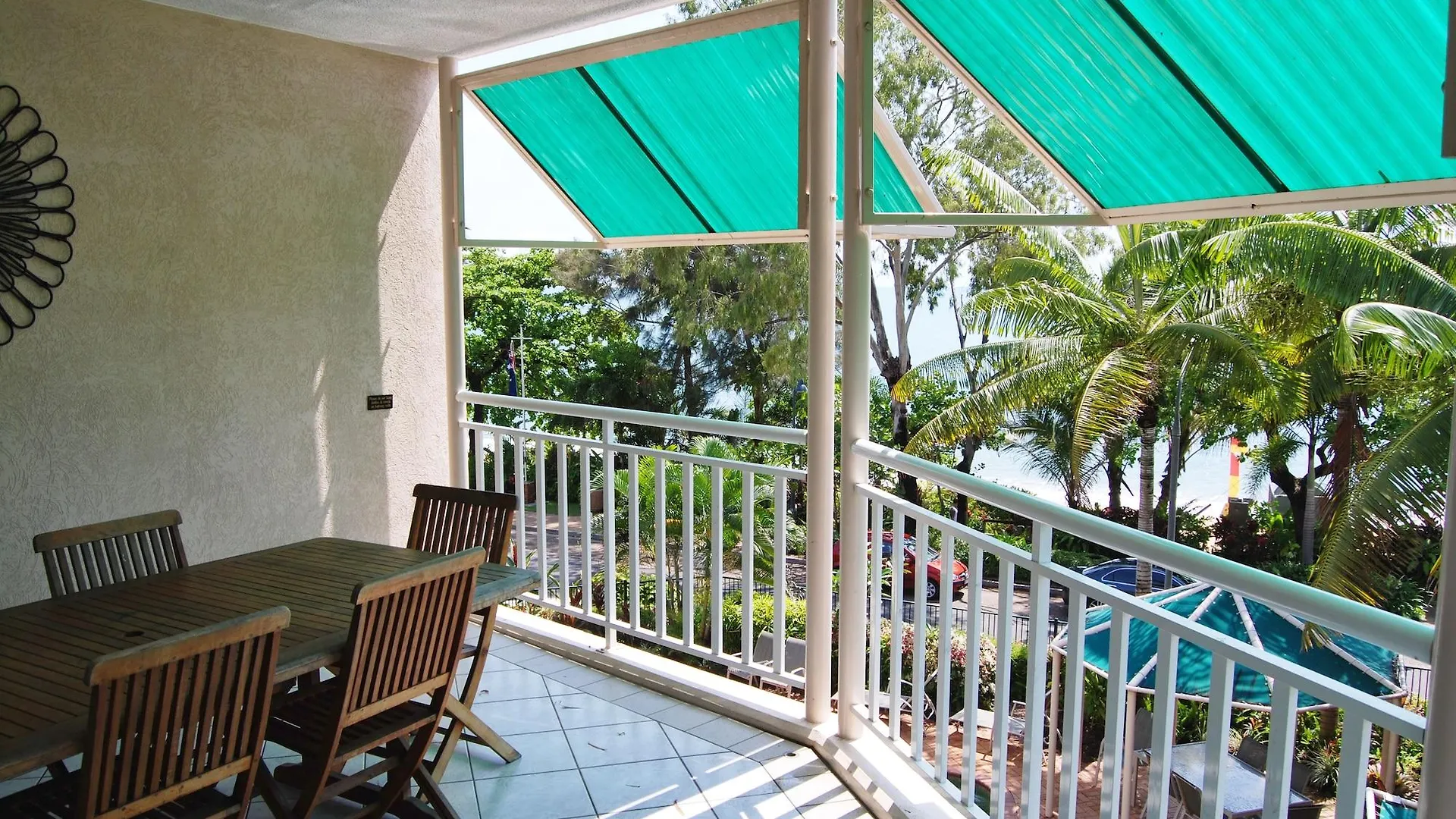 **** Aparthotel On The Beach Apartments Trinity Beach Australien