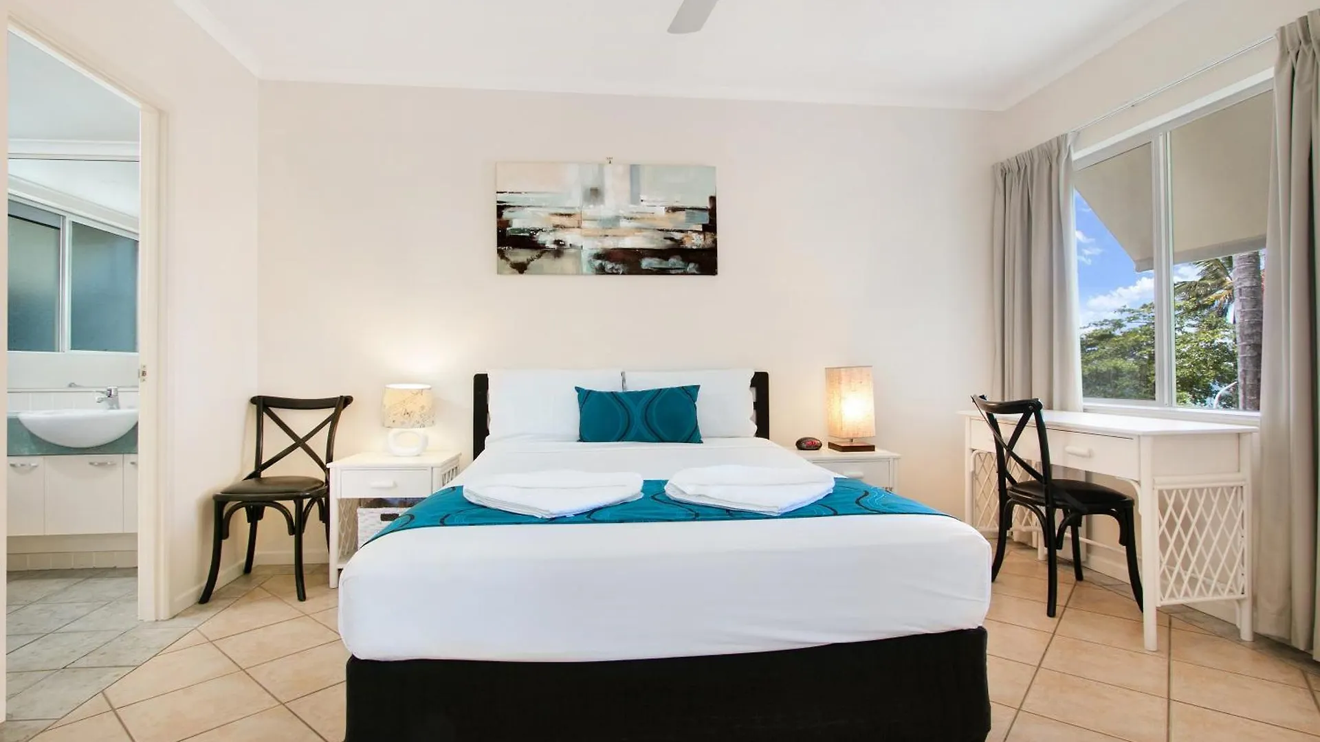 On The Beach Apartments Trinity Beach Aparthotel